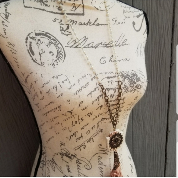 VINTAGE ROSE MAGNASITE STONE CROSS PENDANT & FAUX PEARL CHAIN LONG BOHO NECKLACE - Picture 2 of 6